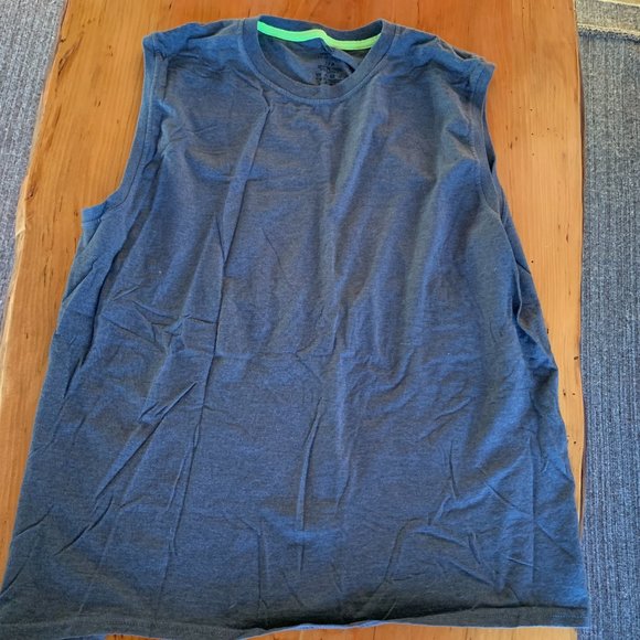 Two Fruit of the Loom Men's Tank Tops - Picture 4 of 5